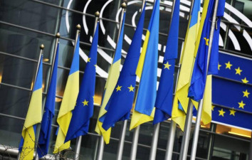 Press review: EU seen as preparing for war with Russia while Zelensky threatens Belarus