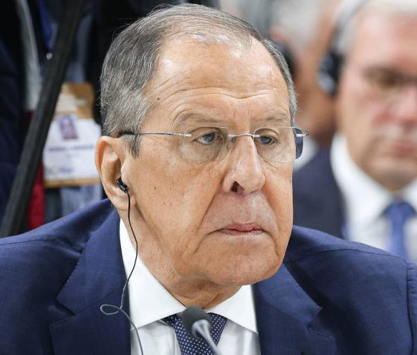 Press review: Lavrov joins OSCE summit in Malta and Ukraine starts talks with Trump’s team