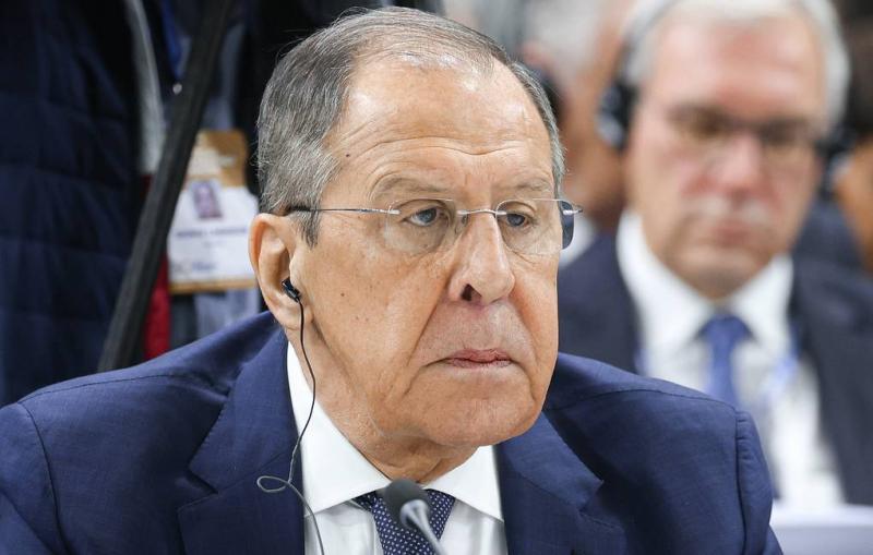 Press review: Lavrov joins OSCE summit in Malta and Ukraine starts talks with Trump’s team