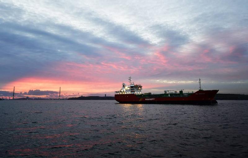 Press review: Russia-US gas deal riles Europe as Putin says no bombs on Ukraine vote day