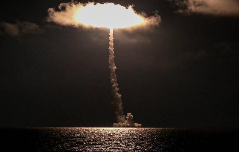 Press review: Russia strengthens nuclear triad while Ukraine awaits US strike approval