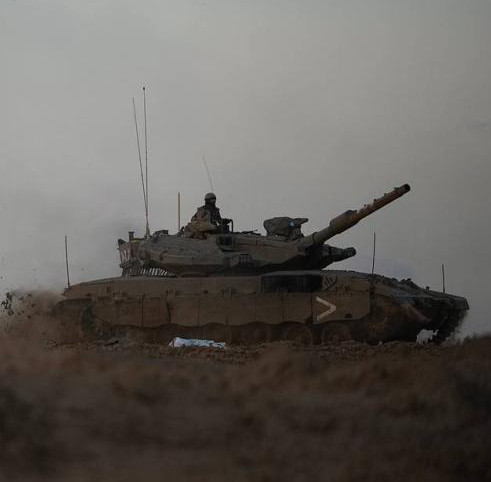 Press review: Israel-Hamas truce starts today and NATO drills raise the alarm in Russia